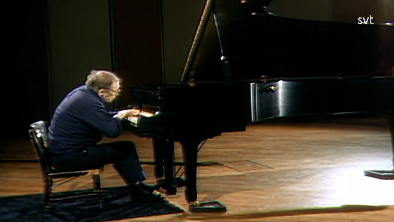Glenn Gould spelar Bach