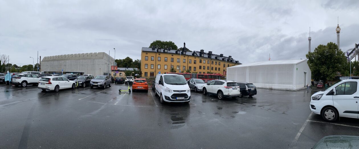 En av de här tre byggnaderna…